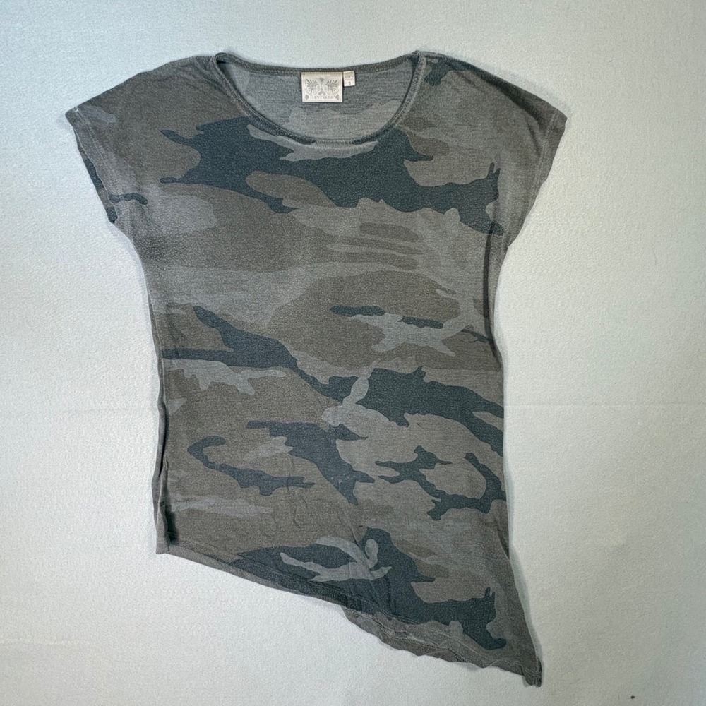 Dantelle Camo Print Asymmetrical Sharkbite Hem Cap Sleeve Top Green Grey Small